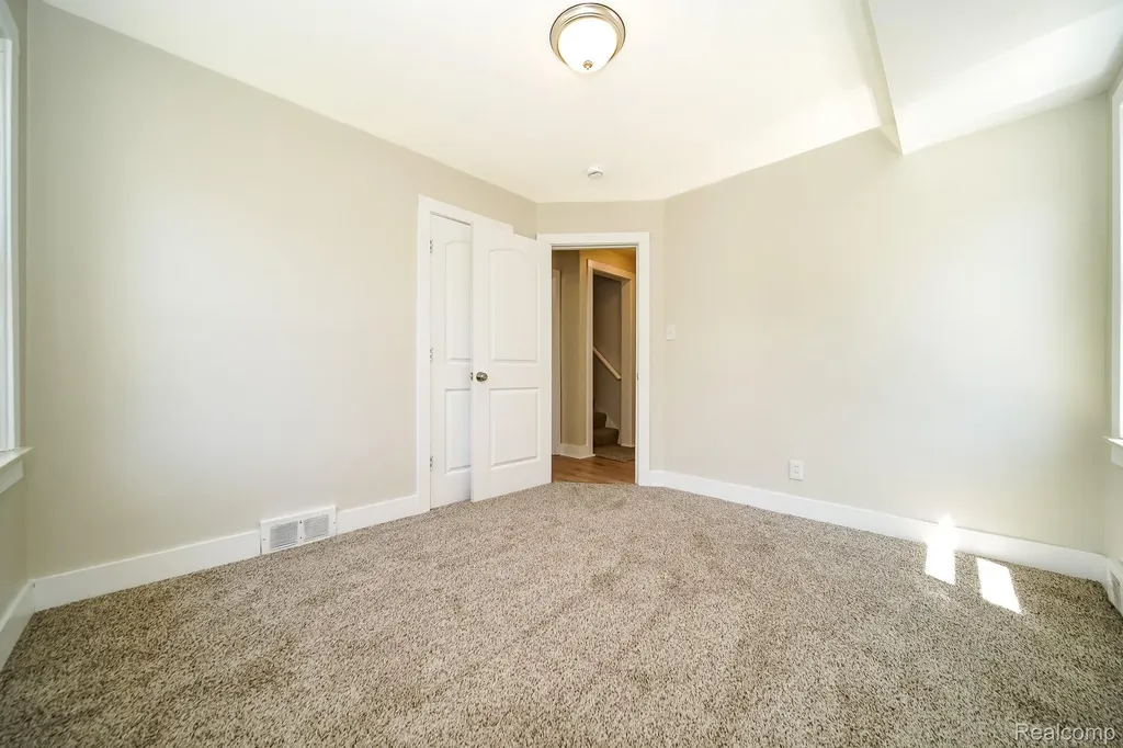 8076 Winona Avenue Allen Park City MI 48101