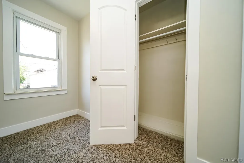 8076 Winona Avenue Allen Park City MI 48101