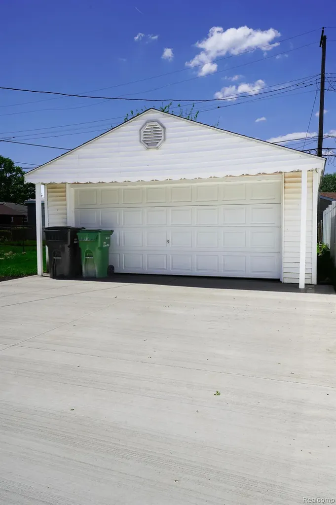 8076 Winona Avenue Allen Park City MI 48101