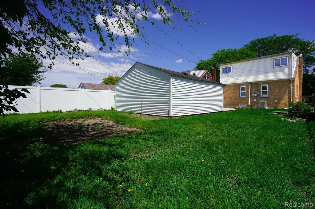 8076 Winona Avenue Allen Park City MI 48101