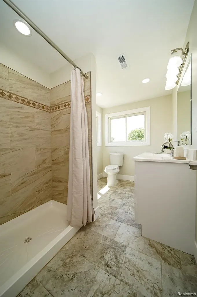 8076 Winona Avenue Allen Park City MI 48101