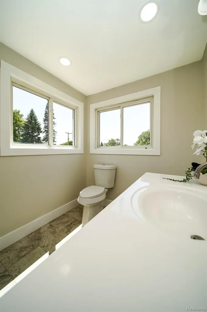 8076 Winona Avenue Allen Park City MI 48101