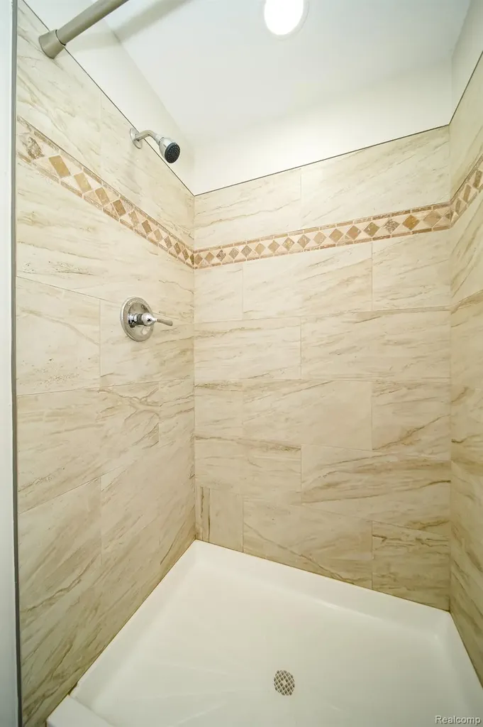 8076 Winona Avenue Allen Park City MI 48101