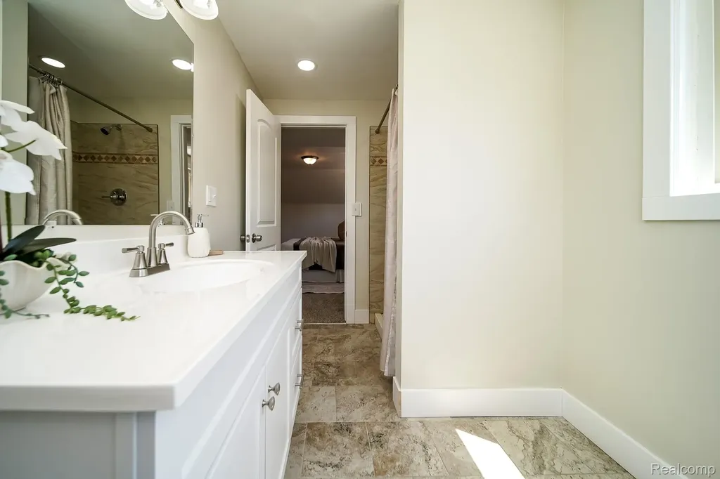 8076 Winona Avenue Allen Park City MI 48101