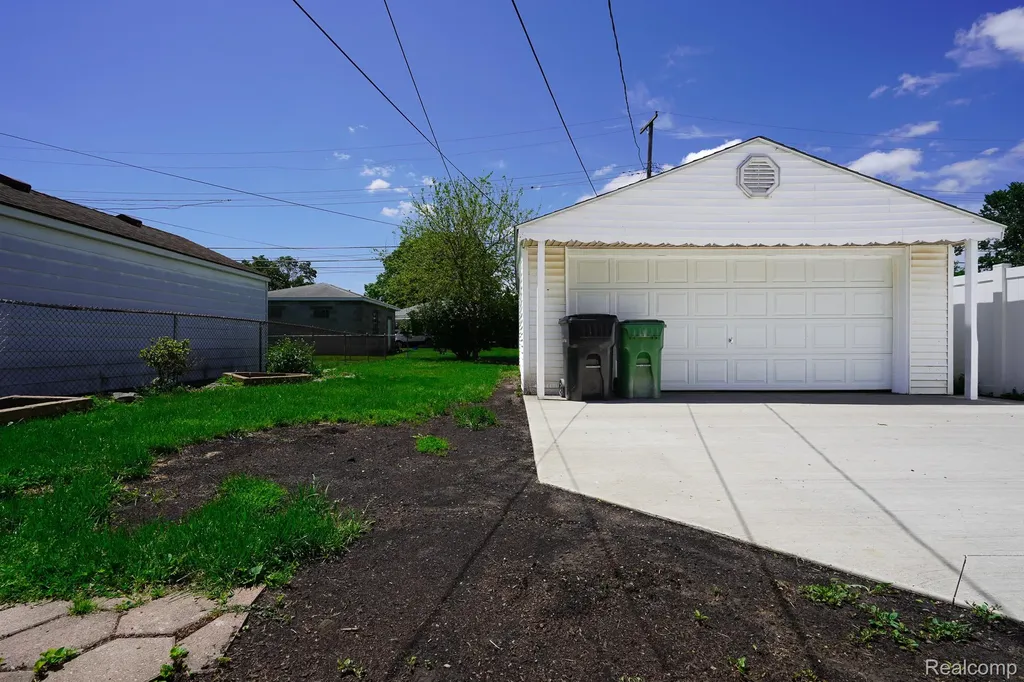 8076 Winona Avenue Allen Park City MI 48101