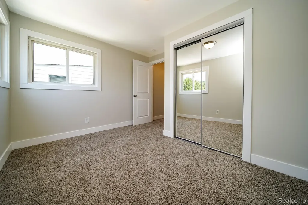 8076 Winona Avenue Allen Park City MI 48101