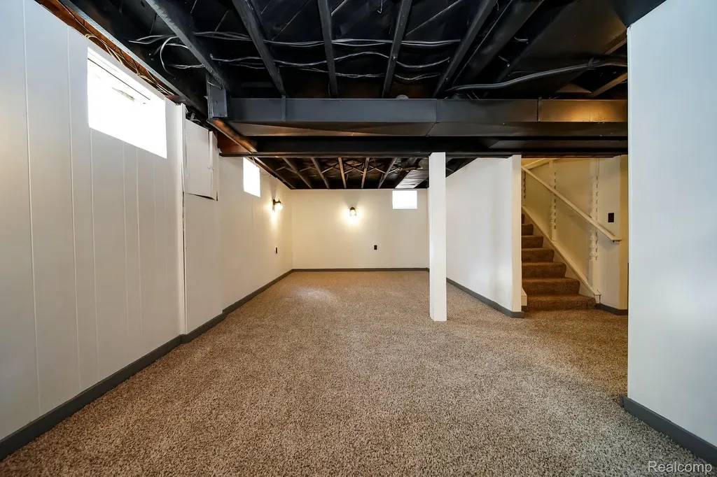8076 Winona Avenue Allen Park City MI 48101