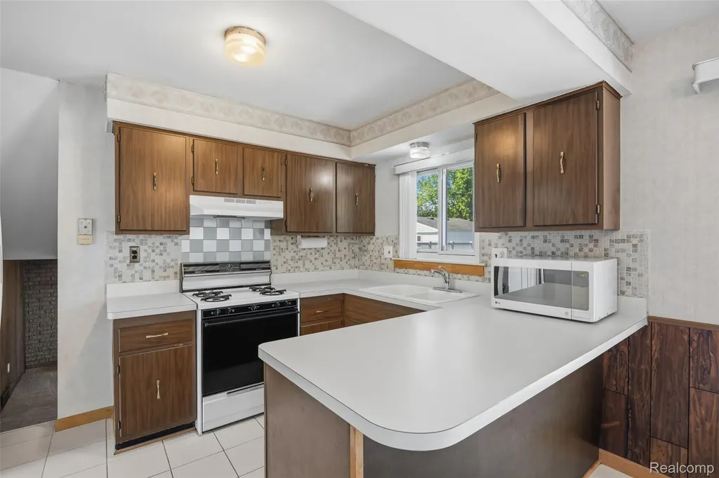 224 S Norma Street Westland City MI 48186