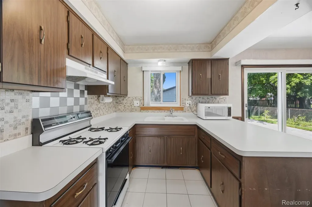 224 S Norma Street Westland City MI 48186