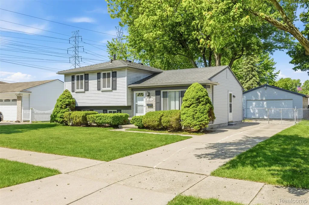 224 S Norma Street Westland City MI 48186