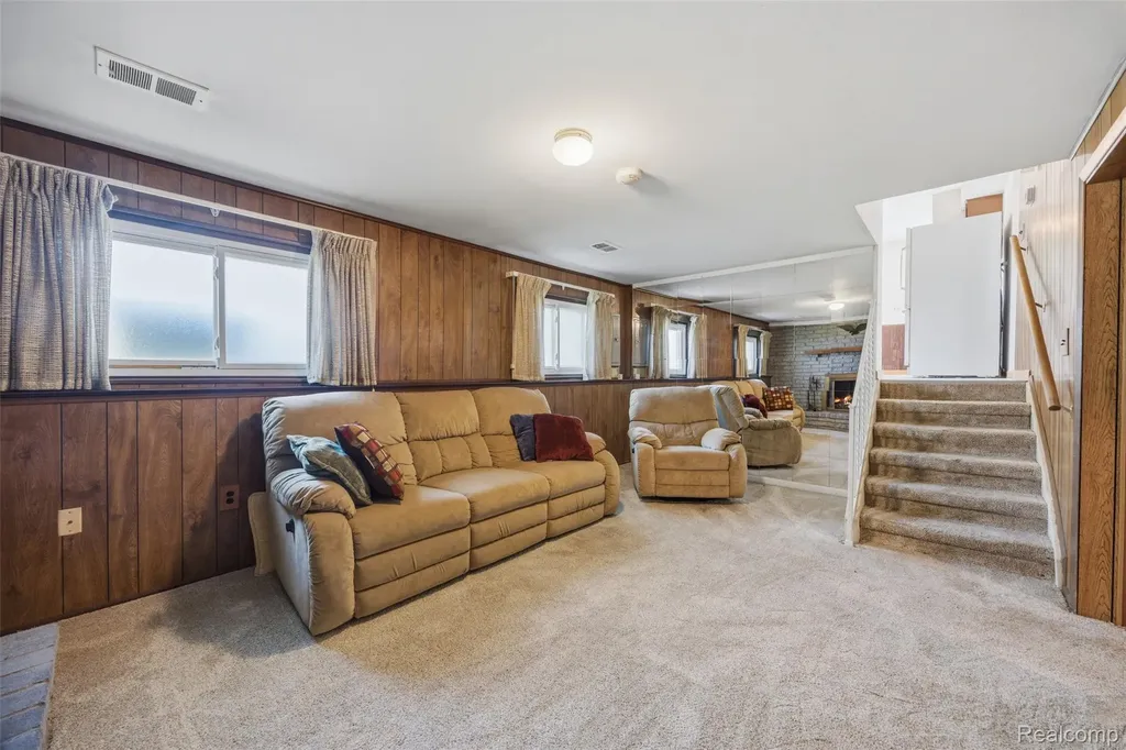 224 S Norma Street Westland City MI 48186