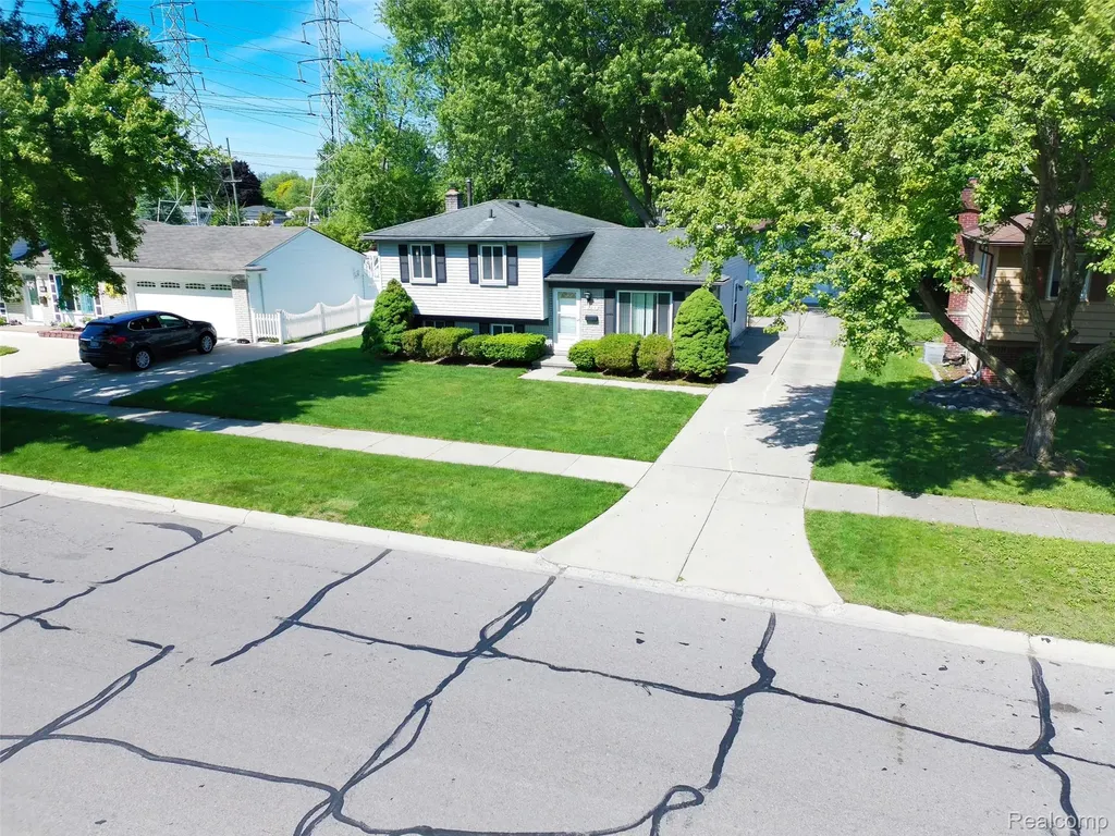 224 S Norma Street Westland City MI 48186