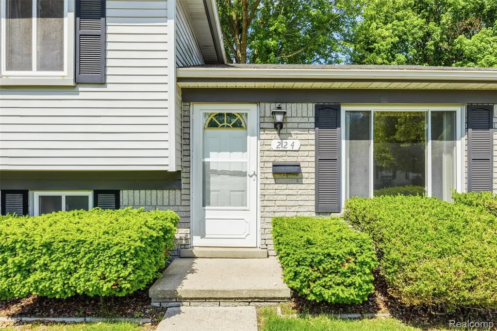 224 S Norma Street Westland City MI 48186