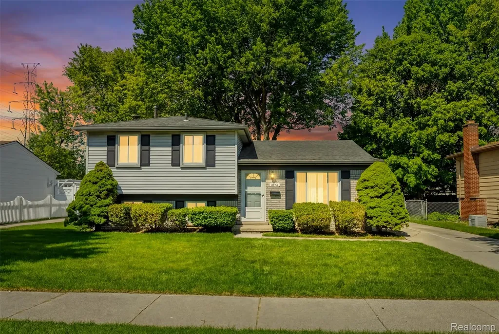 224 S Norma Street Westland City MI 48186