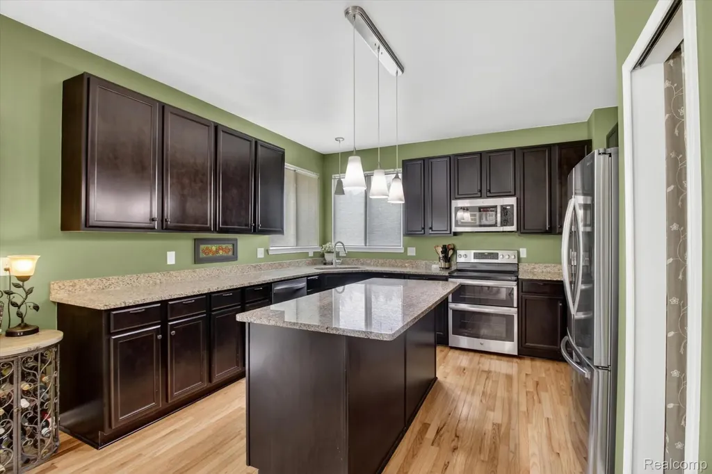 49271 Laguna Drive Van Buren Charter Township MI 48111