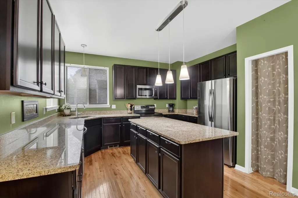 49271 Laguna Drive Van Buren Charter Township MI 48111