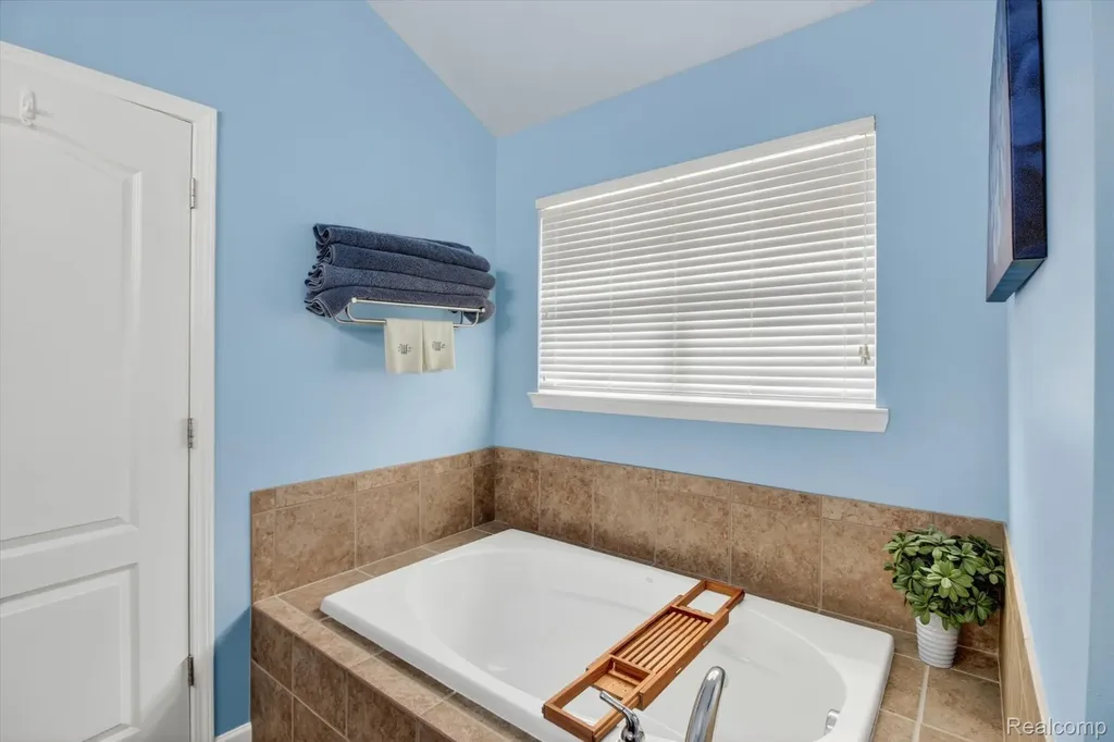 49271 Laguna Drive Van Buren Charter Township MI 48111