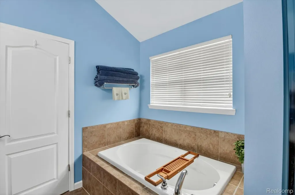 49271 Laguna Drive Van Buren Charter Township MI 48111