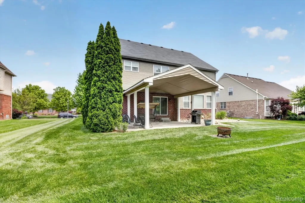 49271 Laguna Drive Van Buren Charter Township MI 48111