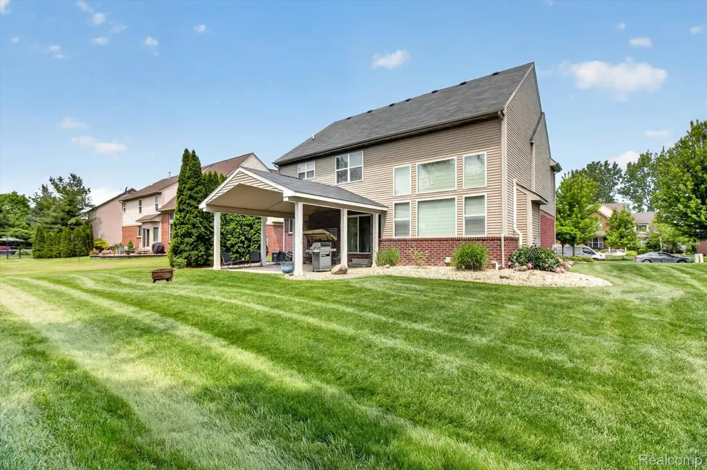 49271 Laguna Drive Van Buren Charter Township MI 48111