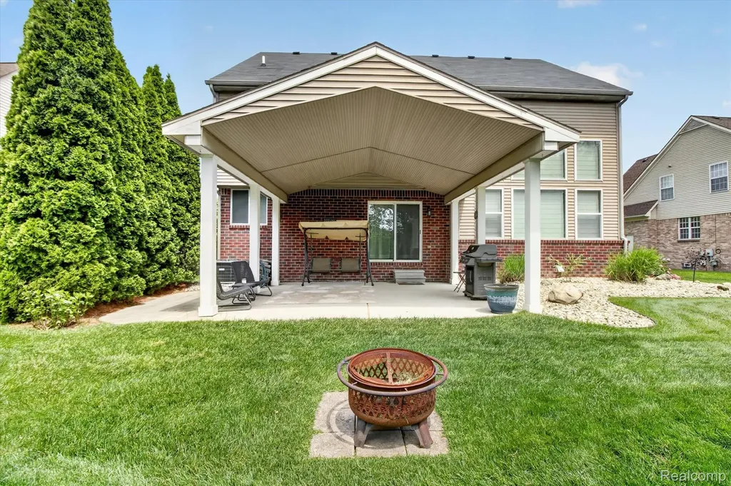 49271 Laguna Drive Van Buren Charter Township MI 48111