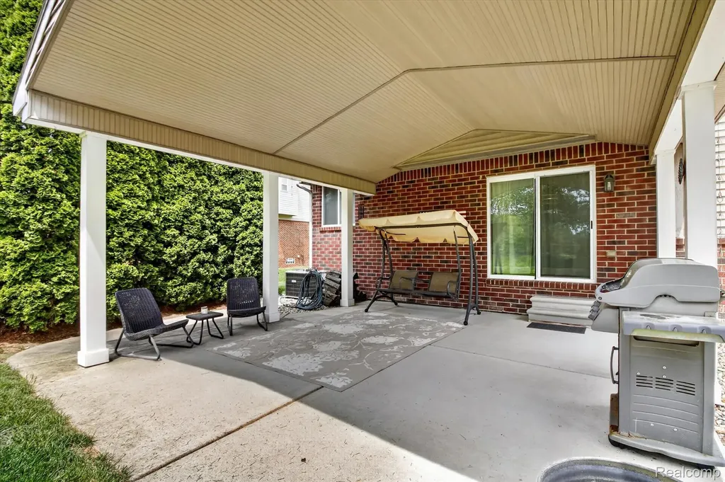 49271 Laguna Drive Van Buren Charter Township MI 48111