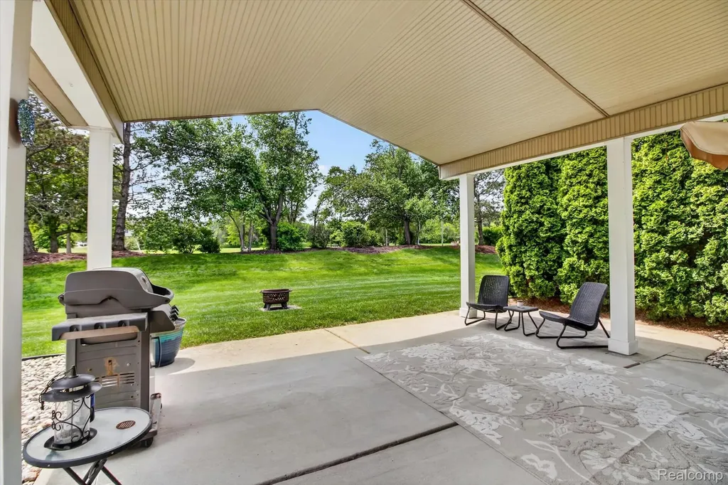 49271 Laguna Drive Van Buren Charter Township MI 48111