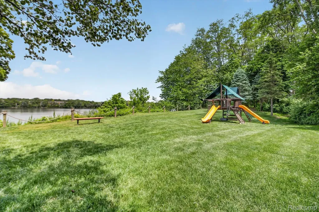 49271 Laguna Drive Van Buren Charter Township MI 48111