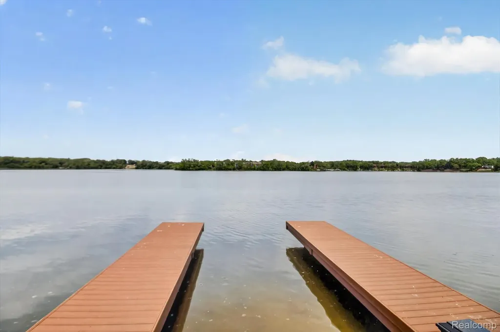49271 Laguna Drive Van Buren Charter Township MI 48111