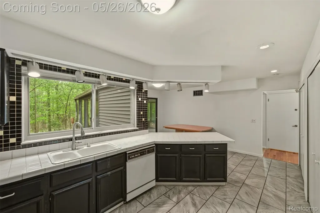 25201 Briarwyke Drive Farmington Hills City MI 48336
