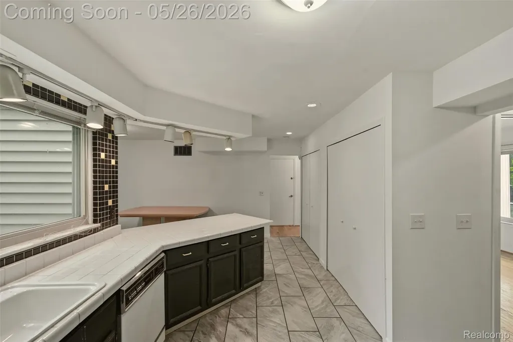 25201 Briarwyke Drive Farmington Hills City MI 48336