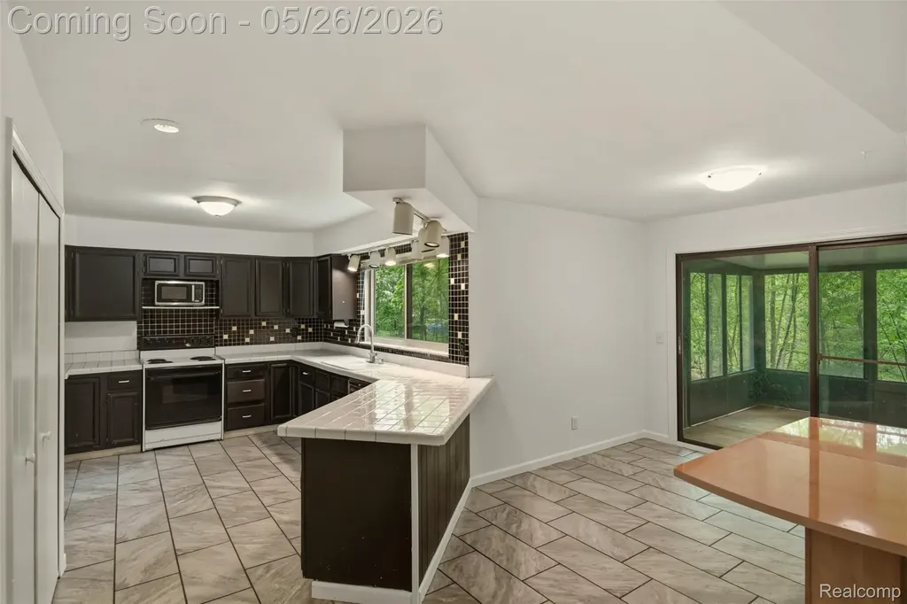 25201 Briarwyke Drive Farmington Hills City MI 48336