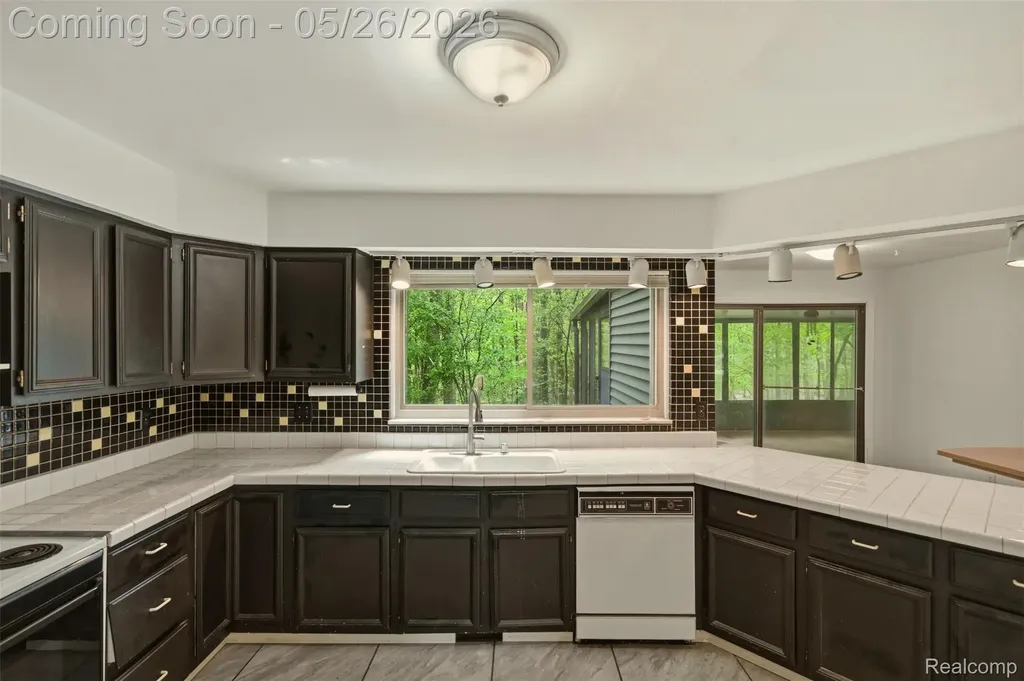 25201 Briarwyke Drive Farmington Hills City MI 48336