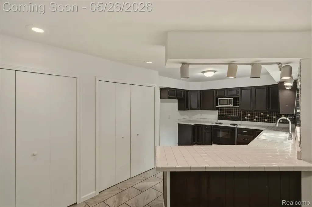 25201 Briarwyke Drive Farmington Hills City MI 48336