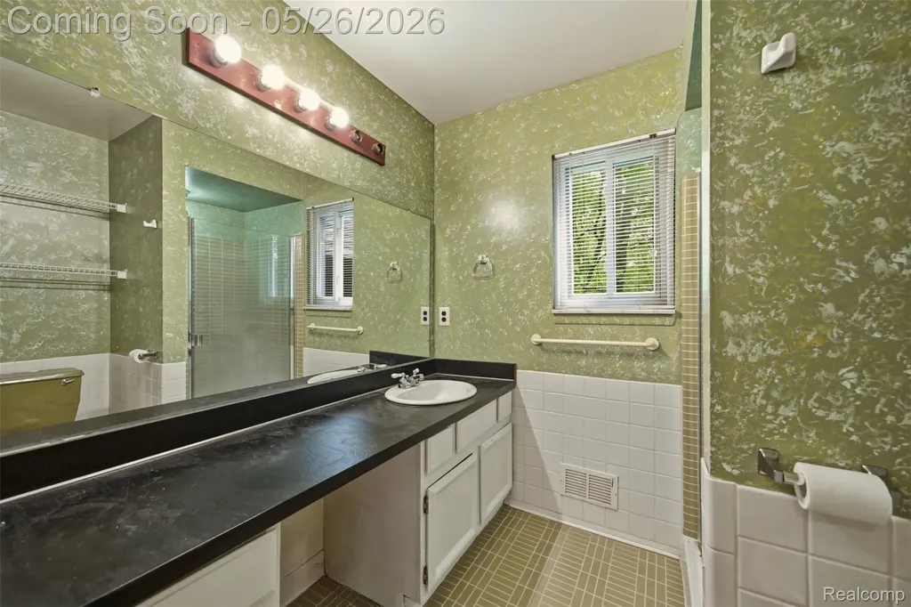 25201 Briarwyke Drive Farmington Hills City MI 48336