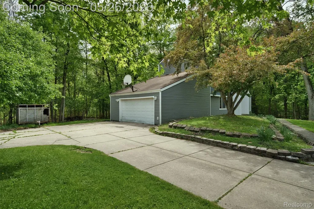 25201 Briarwyke Drive Farmington Hills City MI 48336