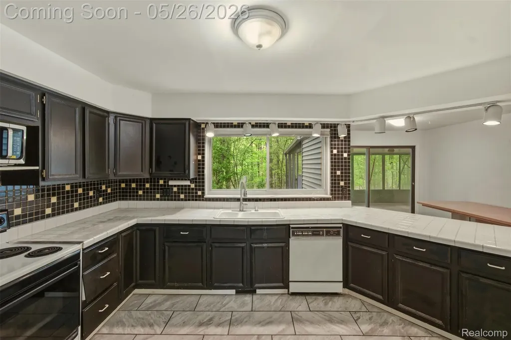 25201 Briarwyke Drive Farmington Hills City MI 48336
