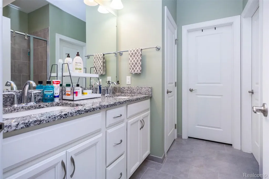 2589 Oxford Circle Scio Township MI 48103