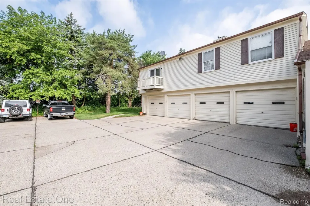 2057 Hidden Meadows Drive Walled Lake City MI 48390