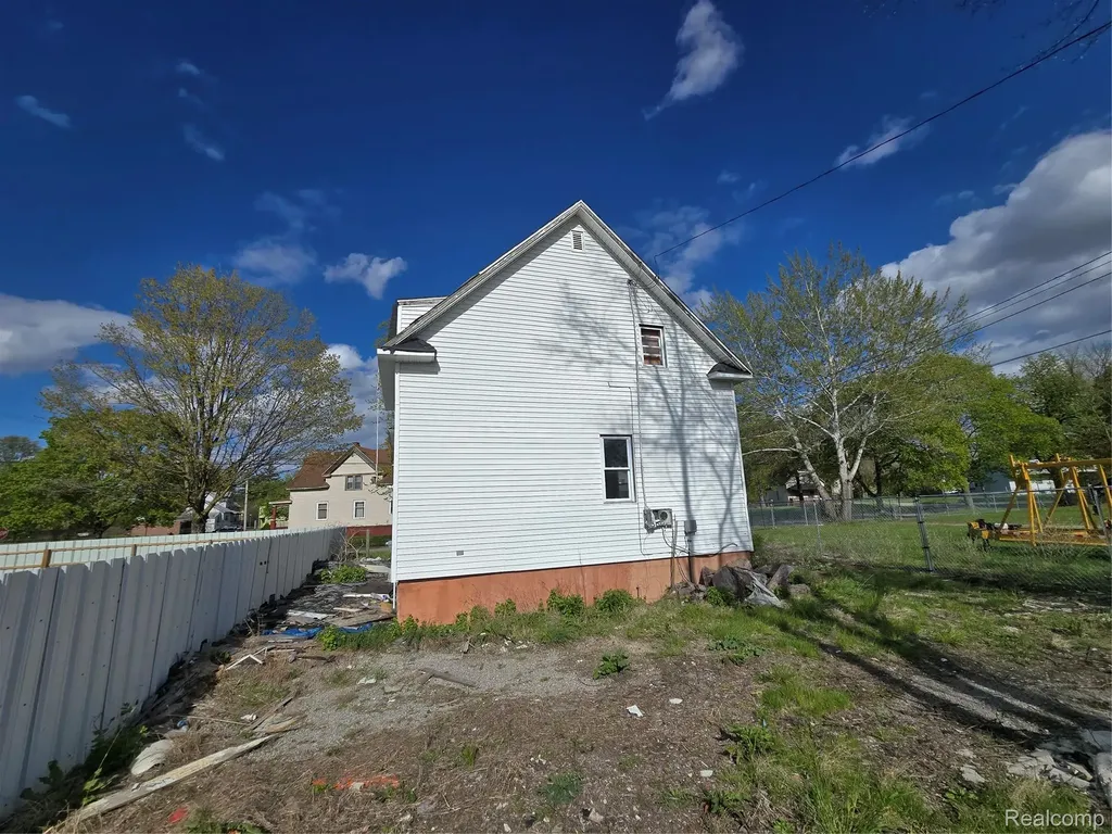 611 S 4th Avenue Saginaw City MI 48607