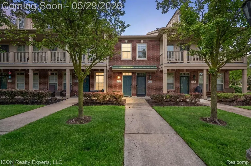 527 Red Oak Court Walled Lake City MI 48390