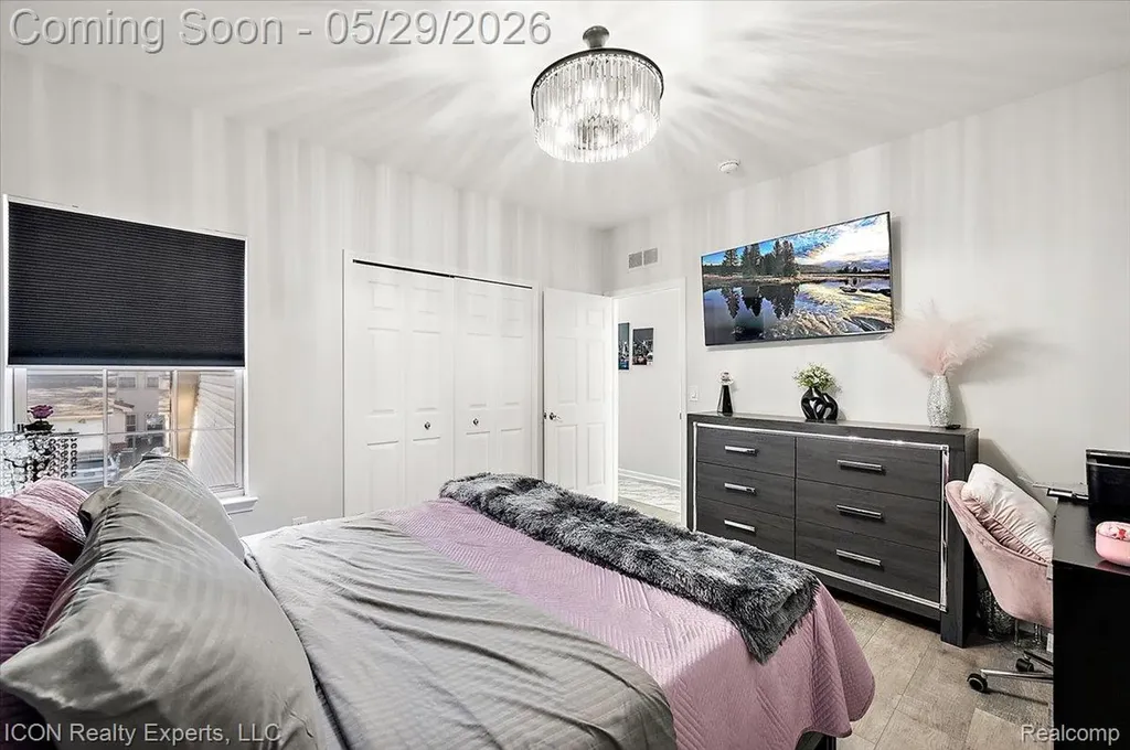 527 Red Oak Court Walled Lake City MI 48390
