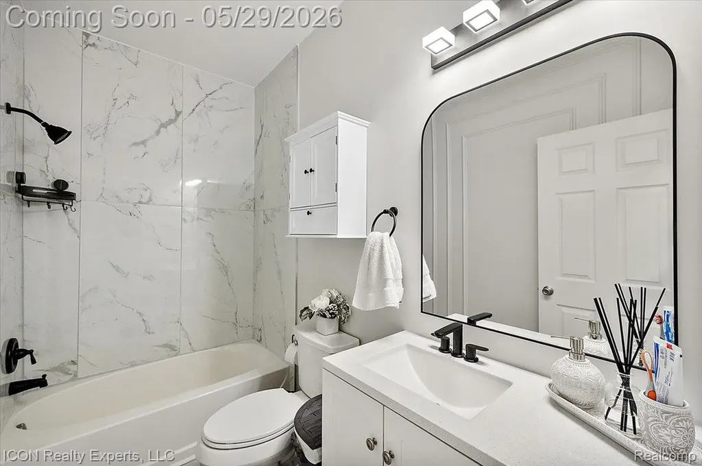 527 Red Oak Court Walled Lake City MI 48390