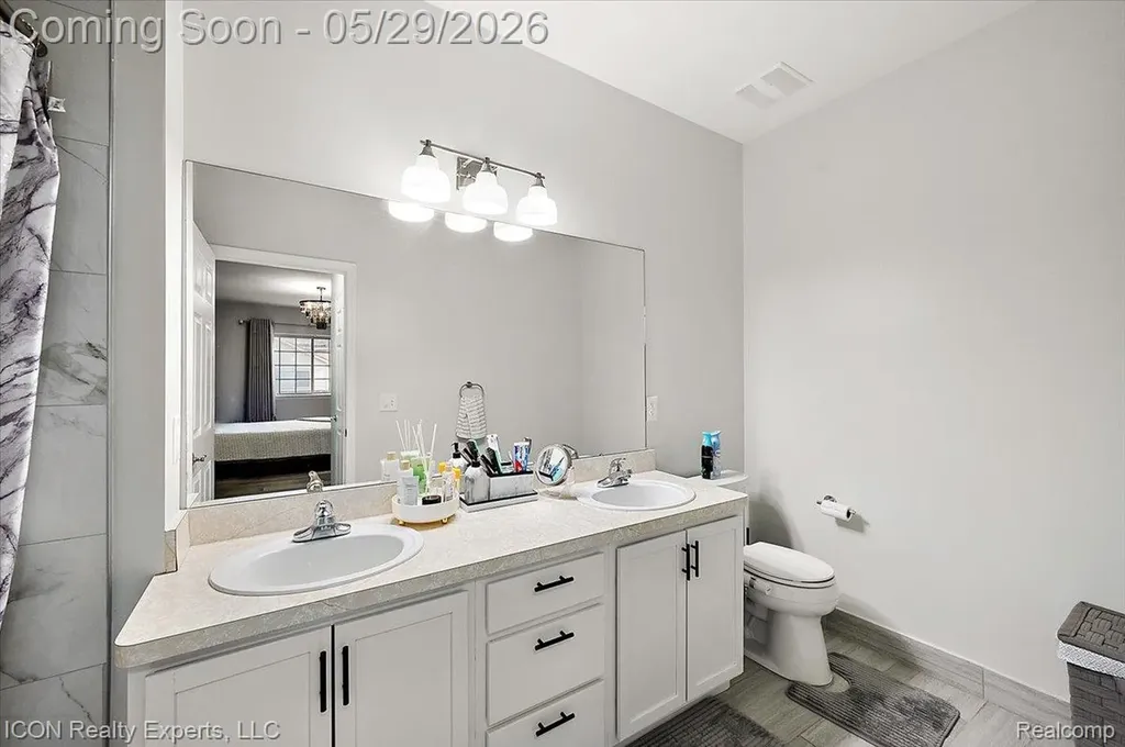 527 Red Oak Court Walled Lake City MI 48390