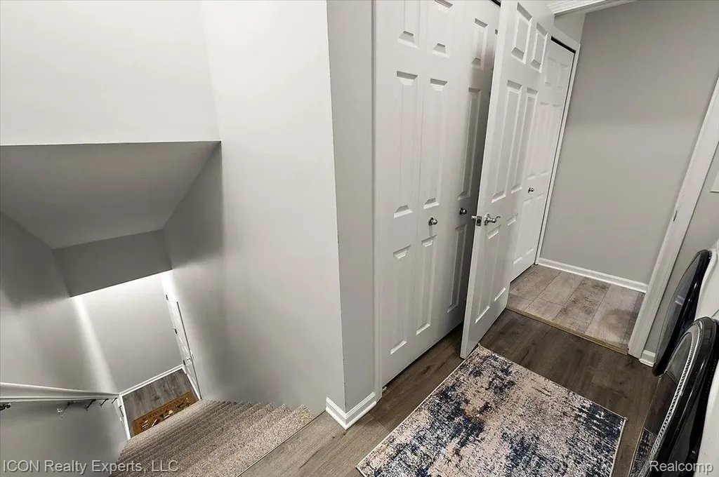 527 Red Oak Court Commerce Charter Township MI 48390