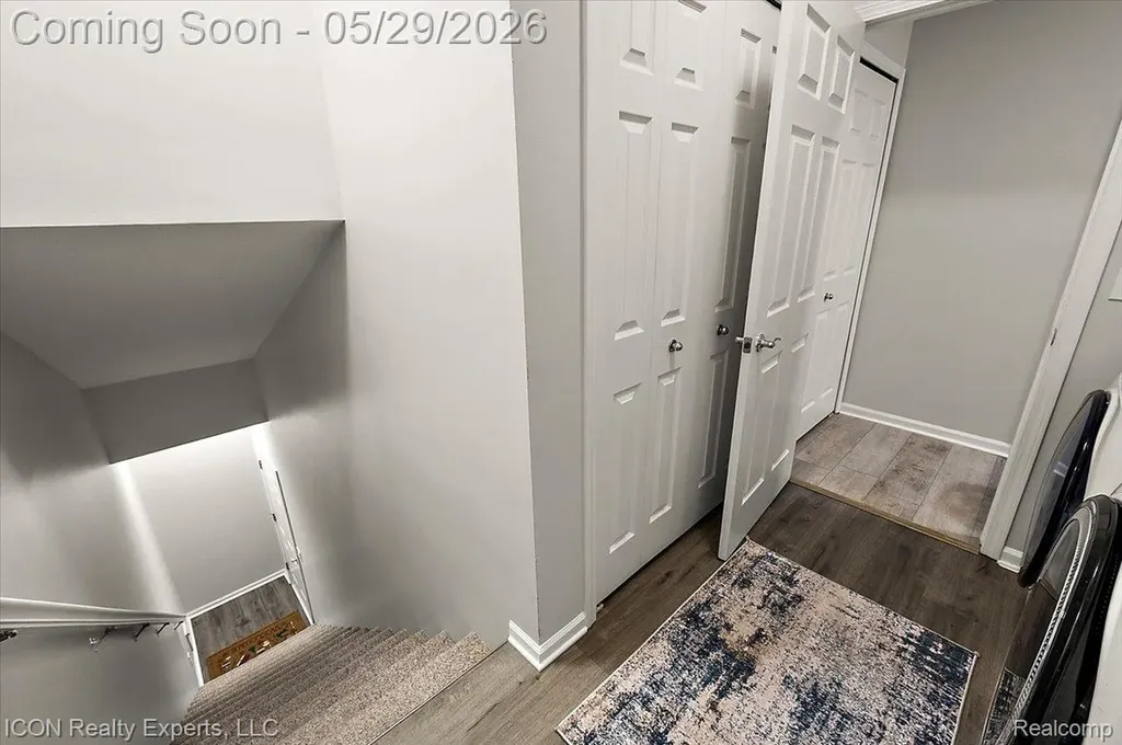 527 Red Oak Court Walled Lake City MI 48390