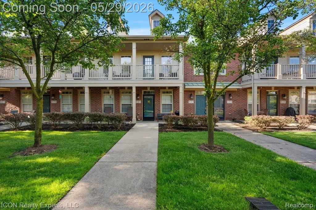 527 Red Oak Court Walled Lake City MI 48390