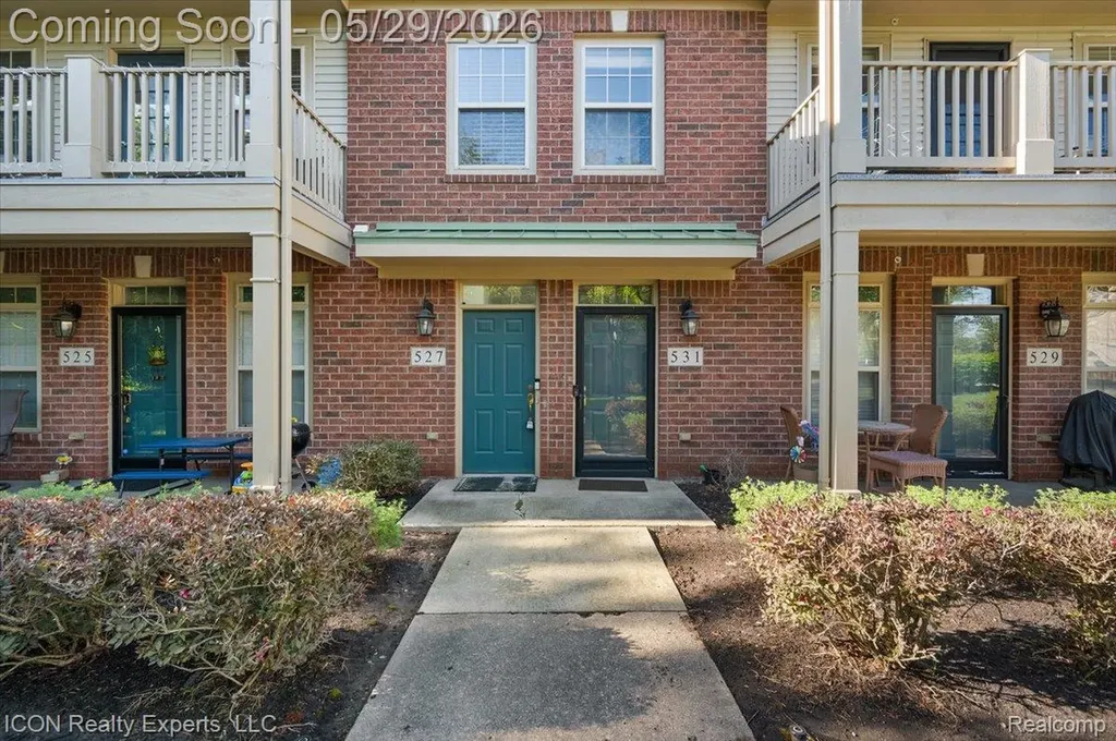 527 Red Oak Court Walled Lake City MI 48390