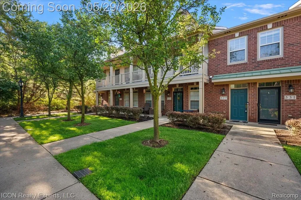 527 Red Oak Court Walled Lake City MI 48390