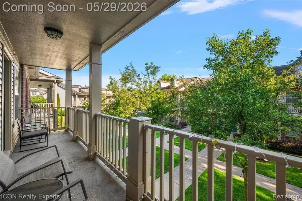 527 Red Oak Court Walled Lake City MI 48390